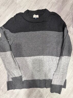 American Eagle Outfitters Gray Striped Crewneck Sweater